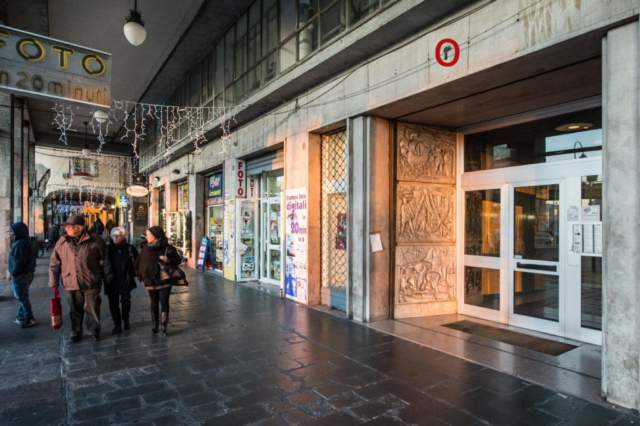 Entrata principale del palazzo/Main entrance of the building